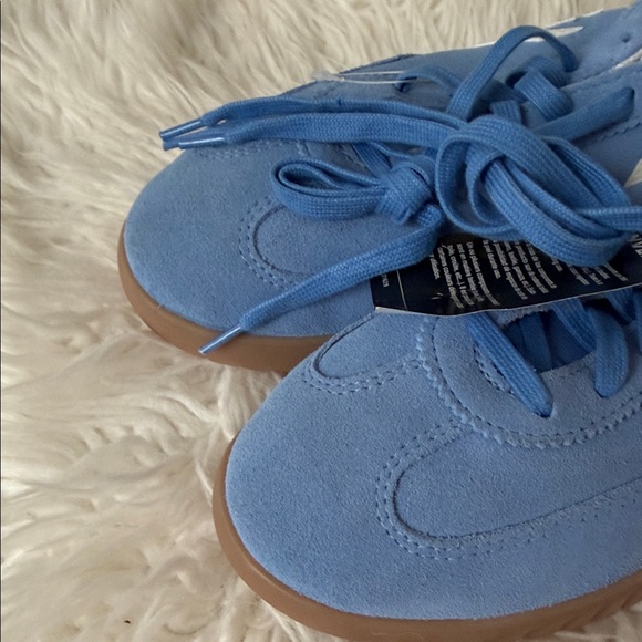 Converse Blue and White Sneakers. Unisex Size 8 Men’s 9.5 Women’s NWOT - Picture 10 of 11